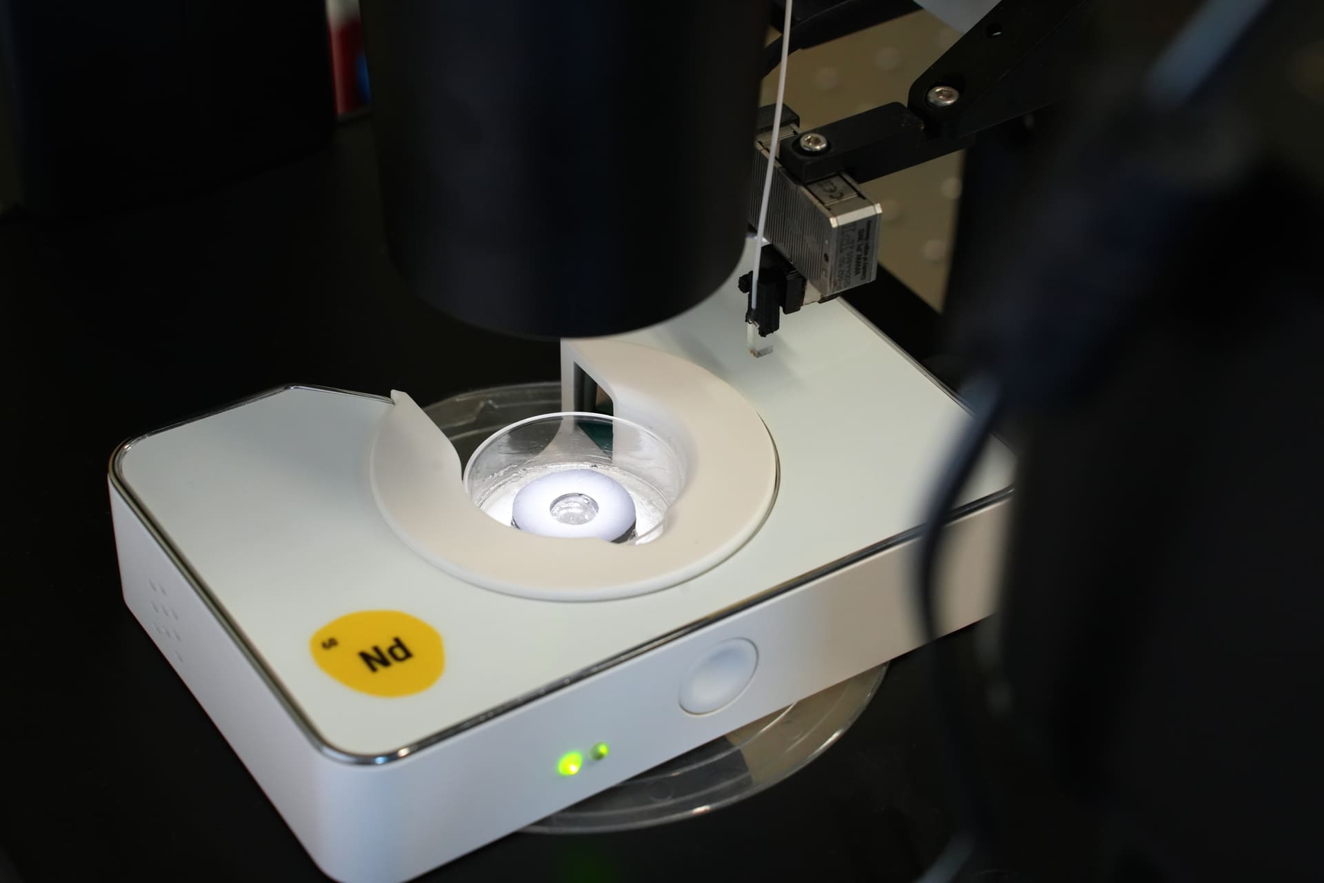 60Nd NeoMag® mounted on a lab microscope